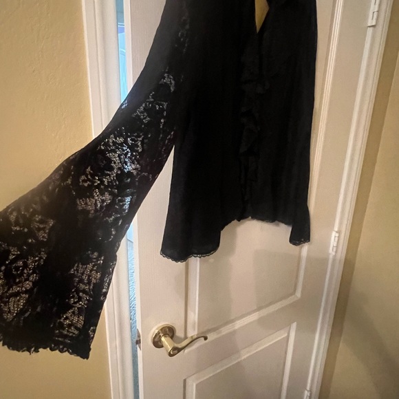 Black lace blouse with ruffles XL.Dialogue purchased on QVC Never worn with tags - Picture 2 of 4
